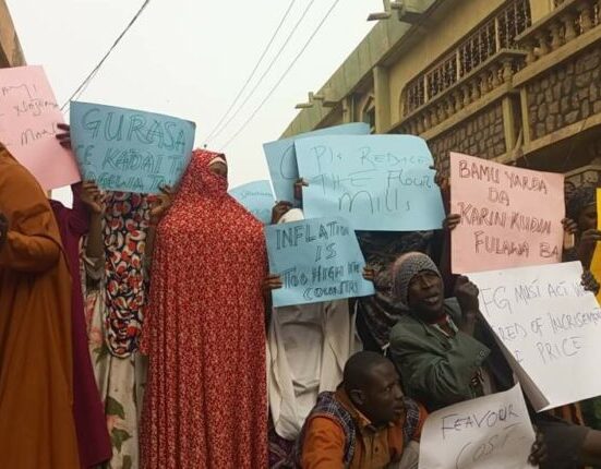 Gurasa, Bakers, police