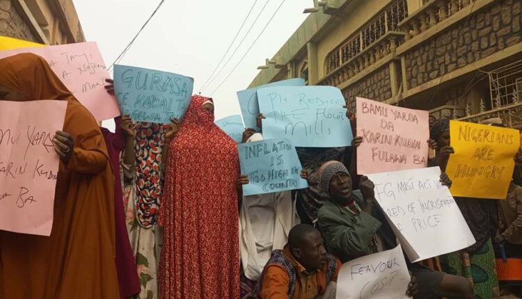 Gurasa, Bakers, police
