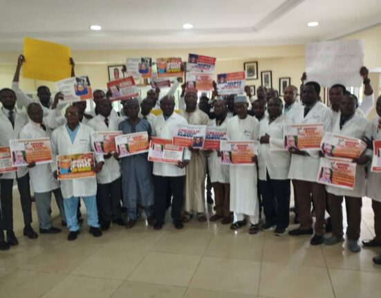 Likitoci sun gudanar da tattaki a Kano, sun bukaci a sako abokiyar aikinsu da akai garkuwa da ita